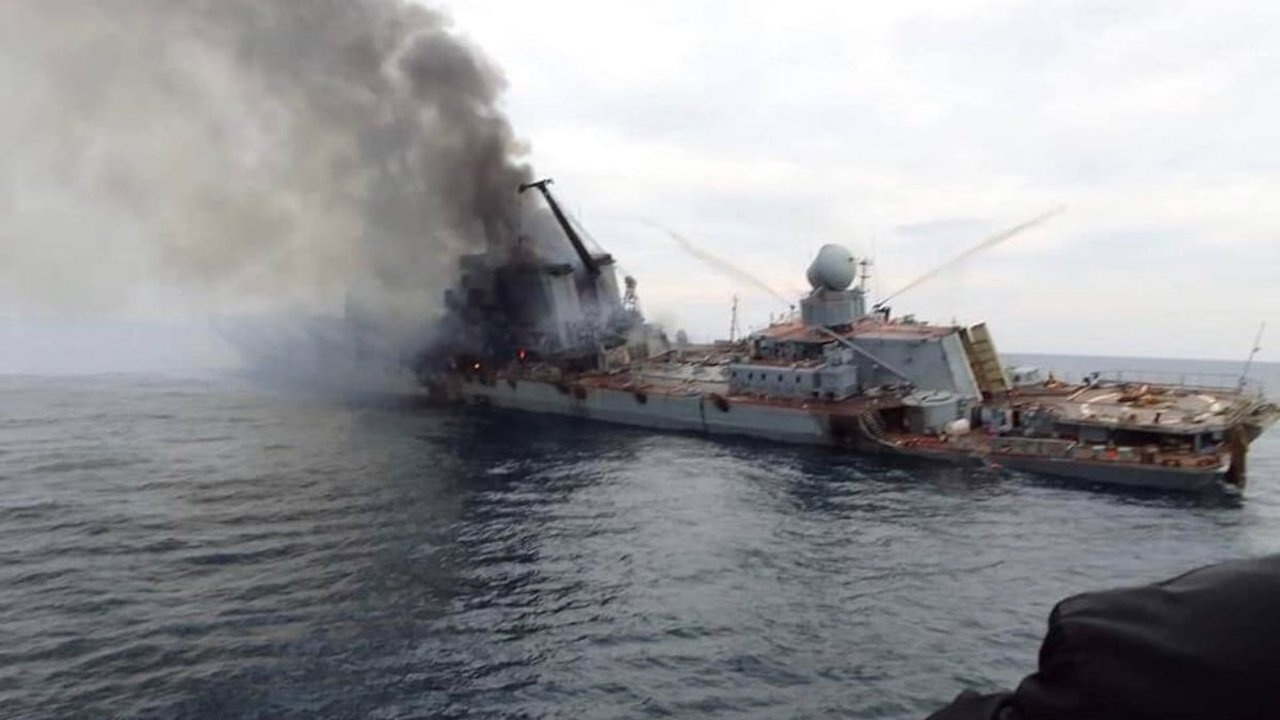 Семейства издирват наборниците от потъналия кораб "Москва", Кремъл: Не можем да дадем информация