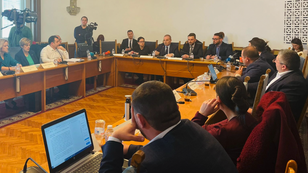 Министър Караджов: Можем да възложим критичните ремонти на пътища в първия работен ден след решение на НС