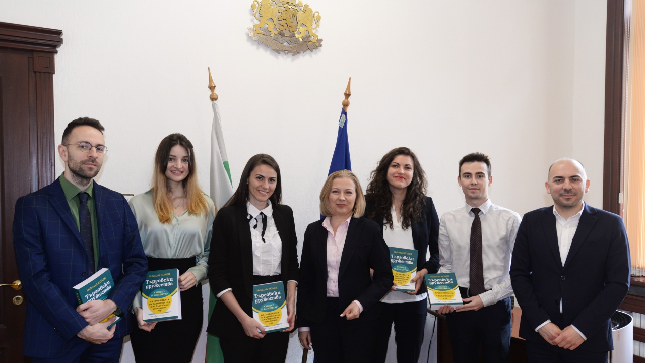 Йорданова поздрави студентите от СУ, спечелили състезанието по международен търговски арбитраж