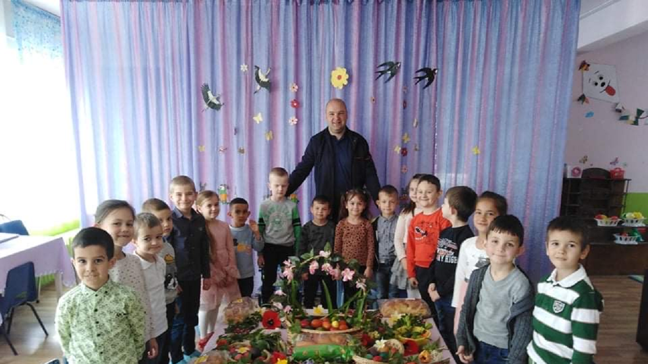 БСП-Неделино зарадва деца и хора с увреждания с яйца и козунаци за Великден