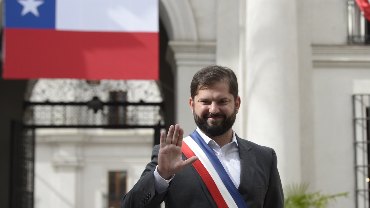 Мъж замери с камък президента на Чили при първото му посещение в провинцията