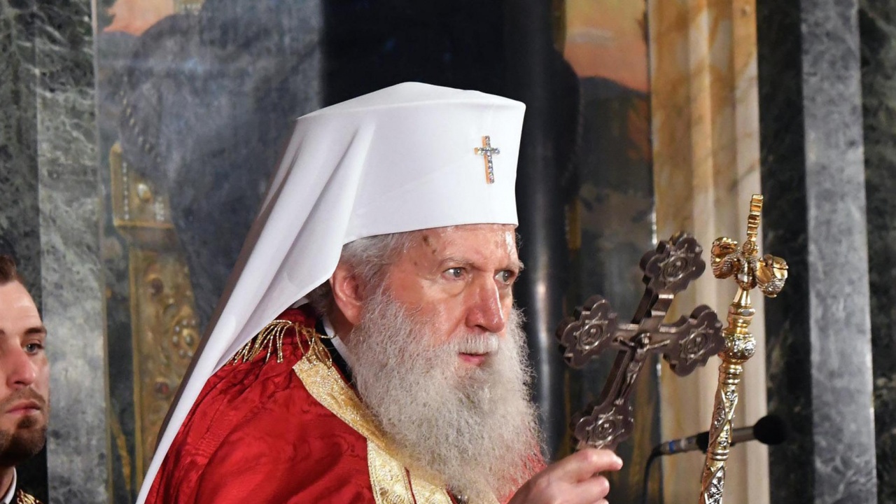 Духовници се срещнаха с патриарх Неофит и го поздравиха за Възкресение Христово