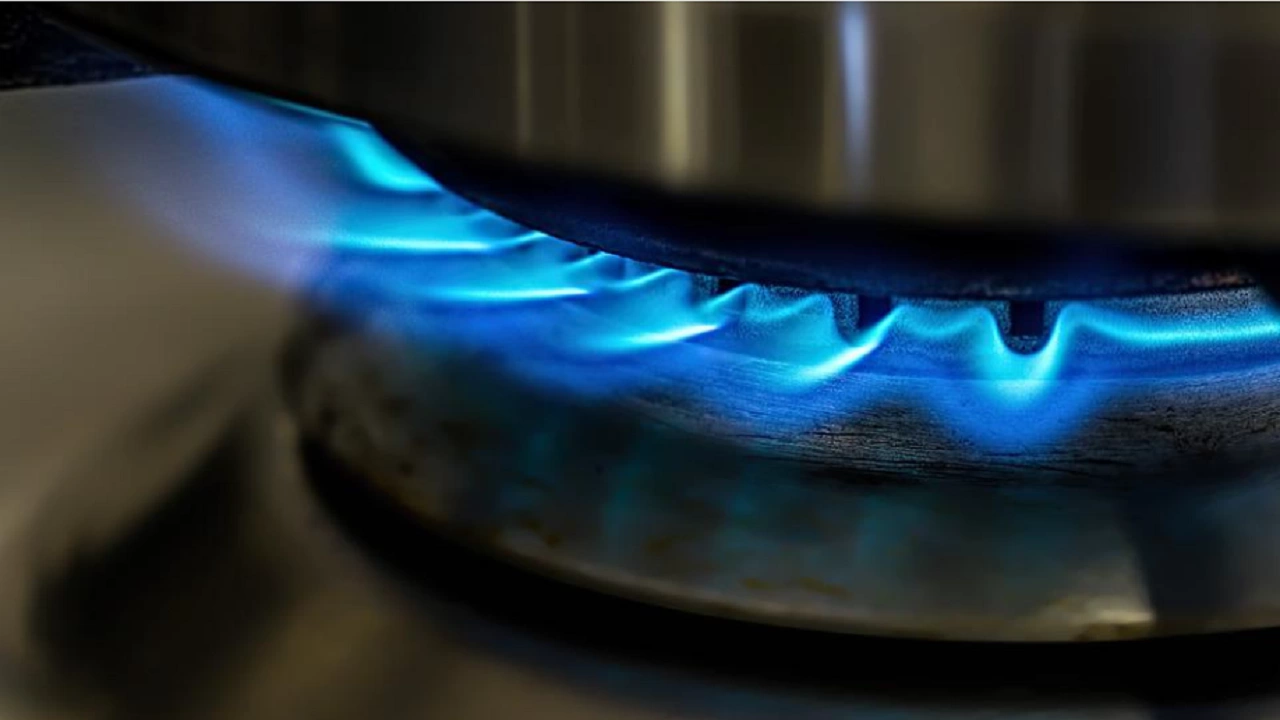 Цената на природния газ в Европа се понижи до под