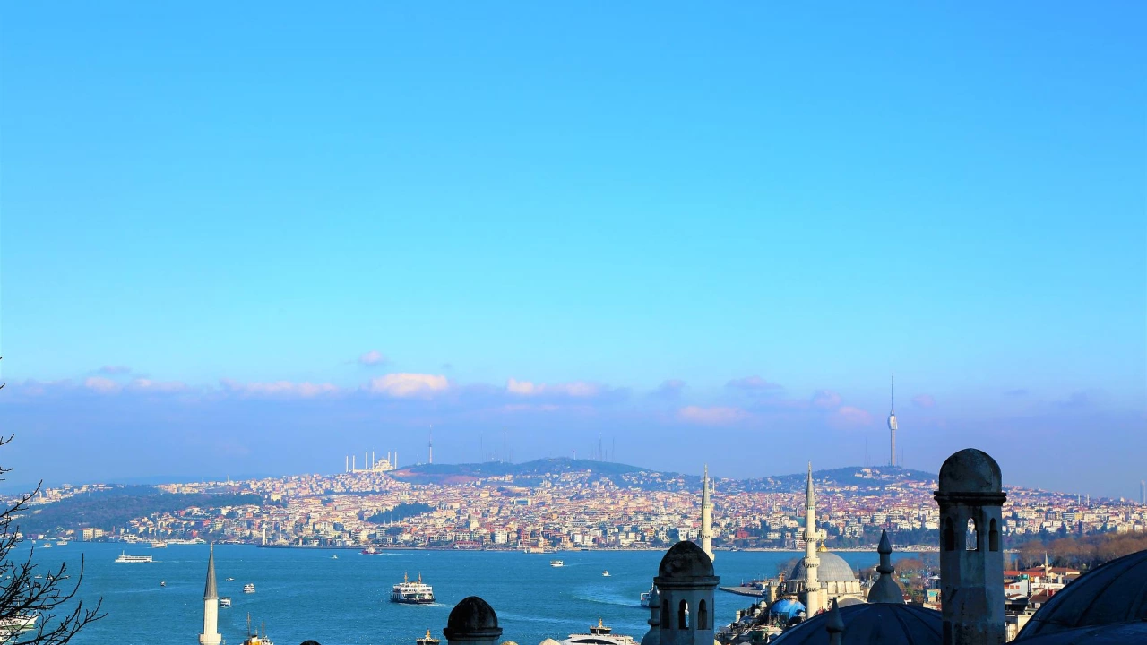 Проливът Босфор е затворен за движение съобщи турската държавна телевизия