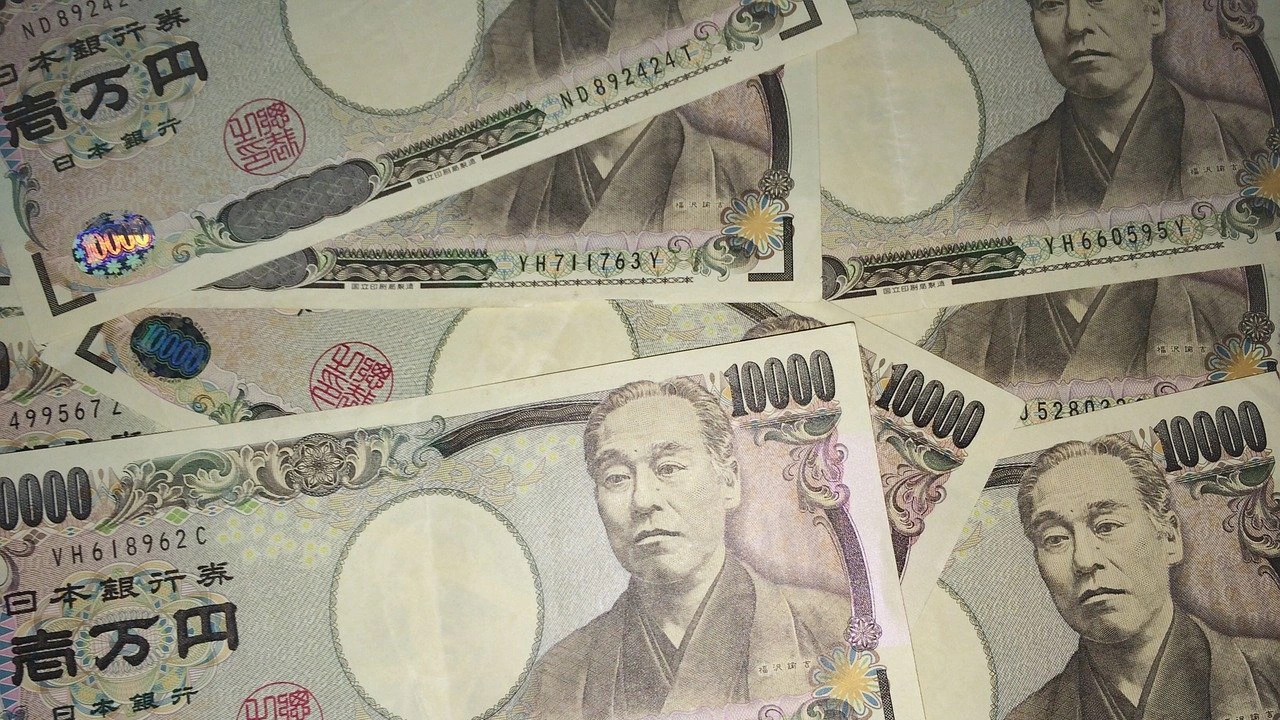 Японската йена днес потъна до ново 20 годишно дъно при курс