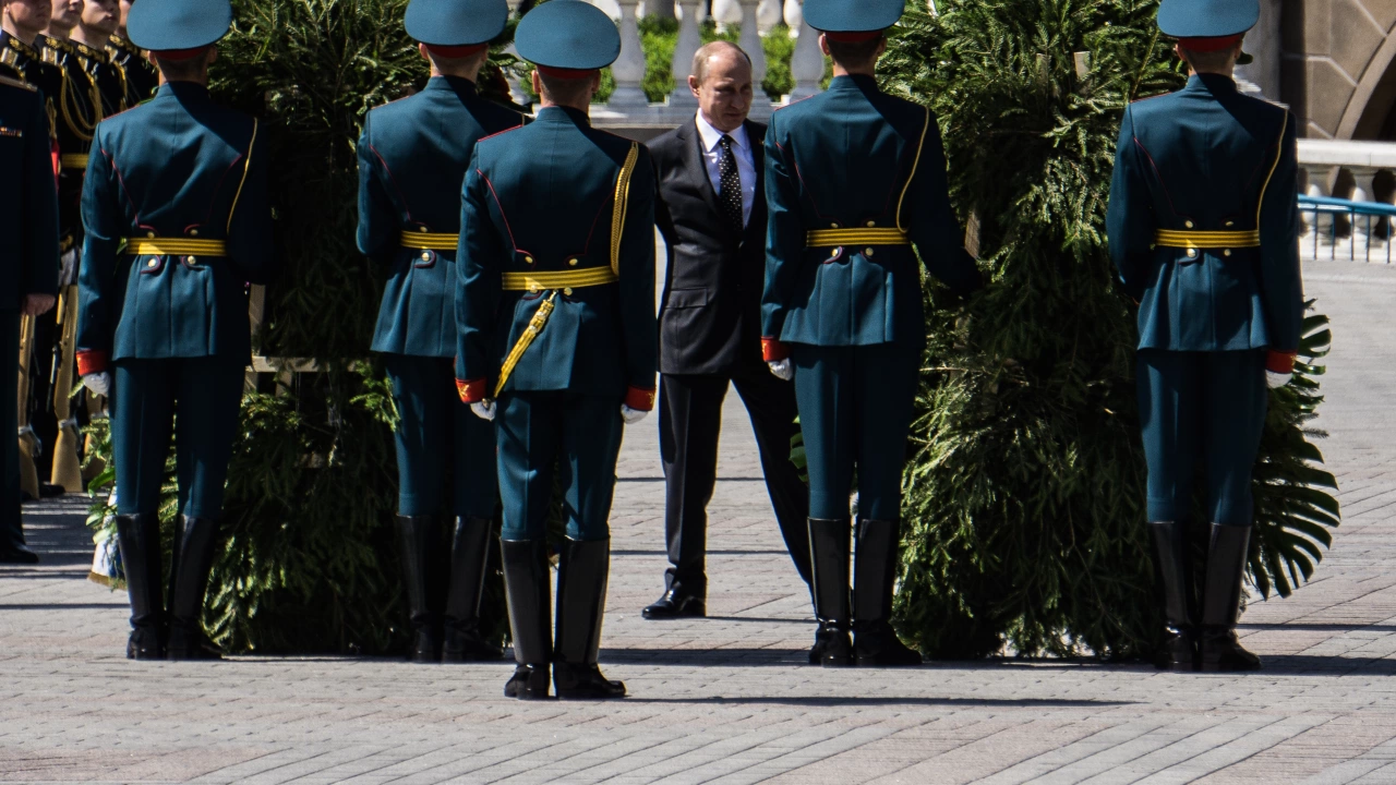 Зрее конфликт между руския президент и върховен главнокомандващ Владимир Путин
