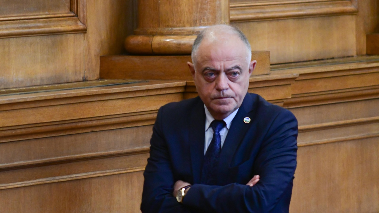 Атанасов: Следващата седмица парламентът ще даде мандат на кабинета за военна помощ на Украйна
