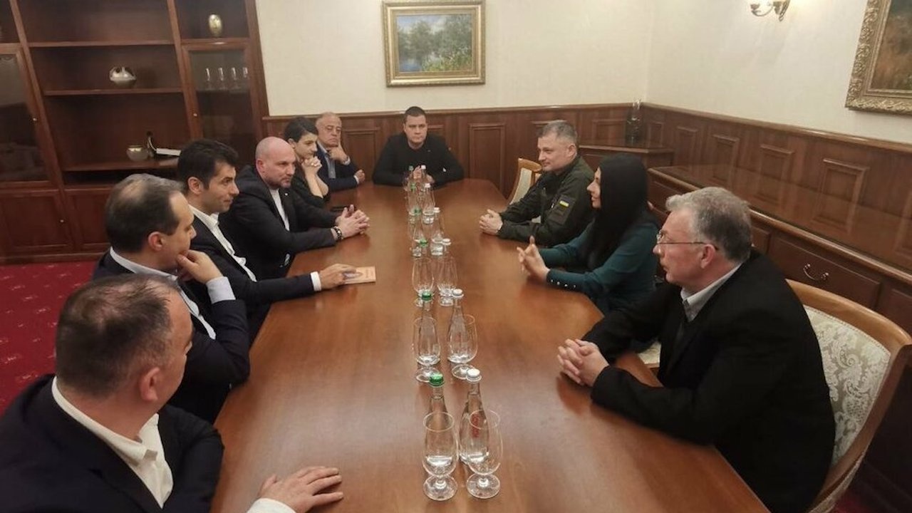 Вчера се срещнах с българската общност в Украйна, съобщава министър-председателят