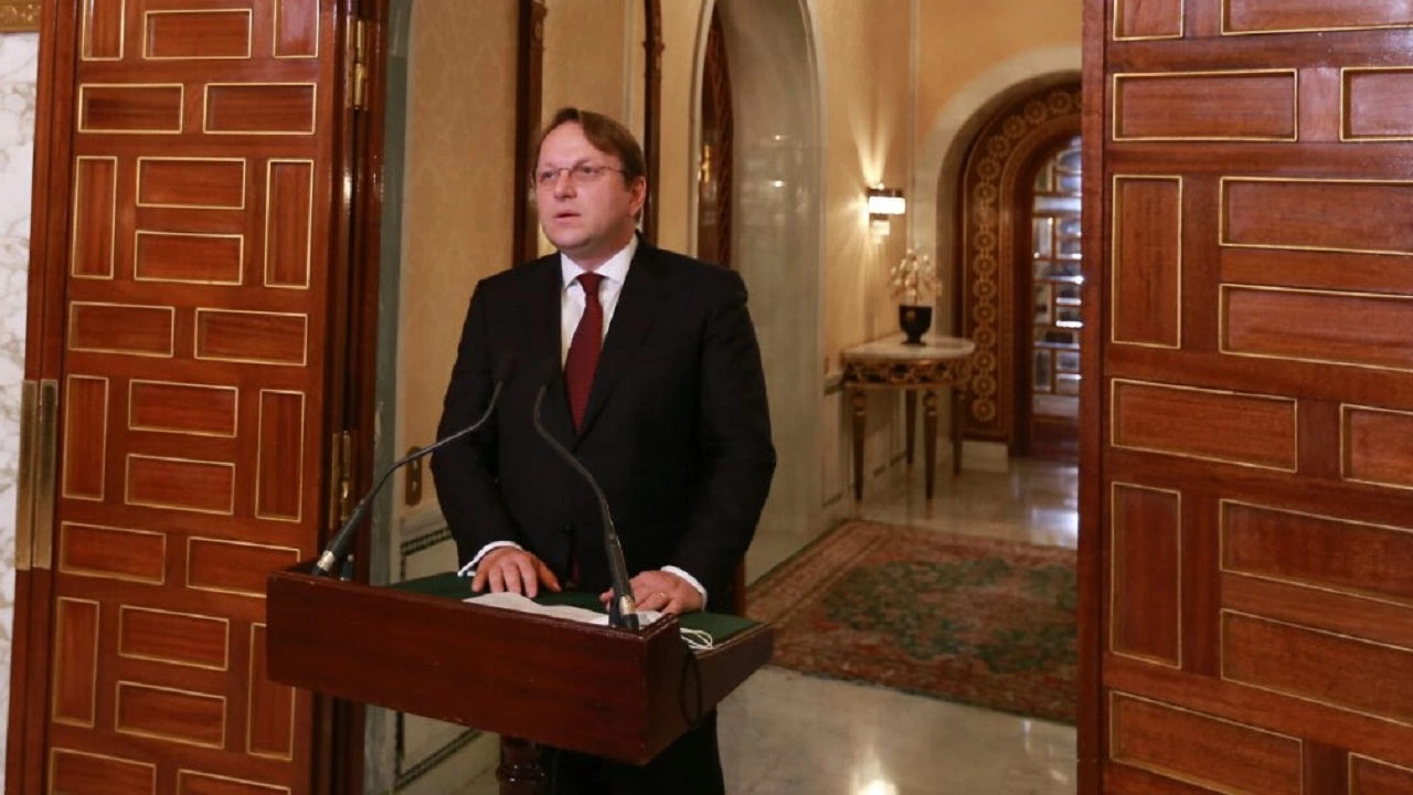Еврокомисарят по разширяването Оливер Вархеи пристига на визита в България