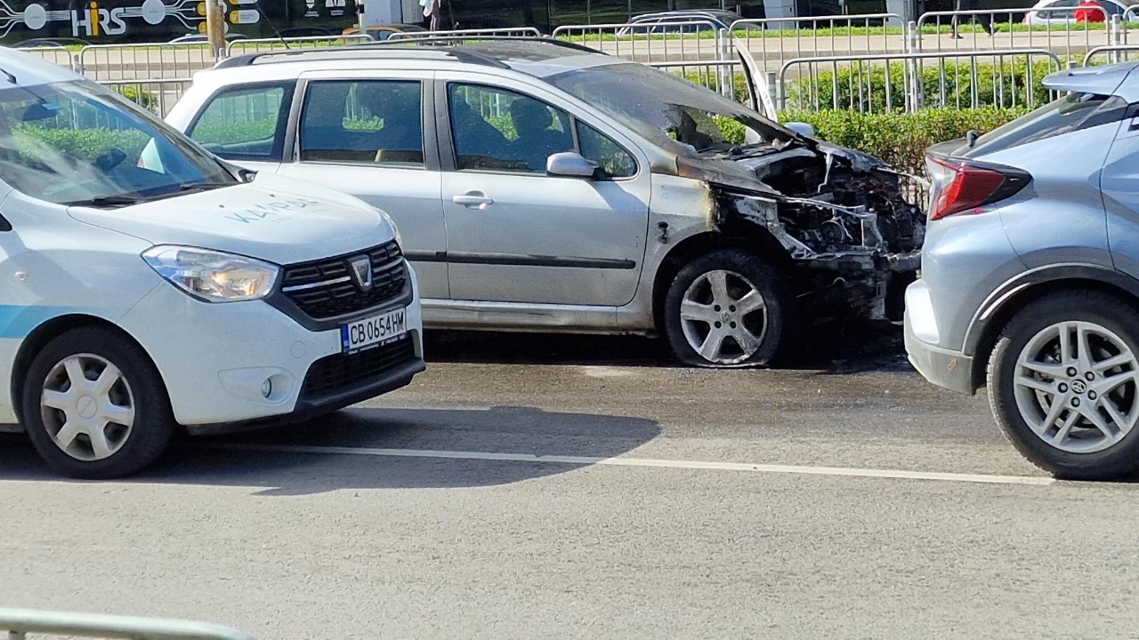 Катастрофа между два автомобила затруднява движението по столичния булевард България