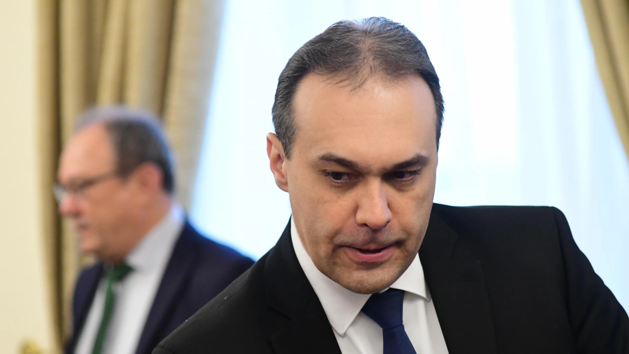 Българска делегация водена от министъра на отбраната заминава утре