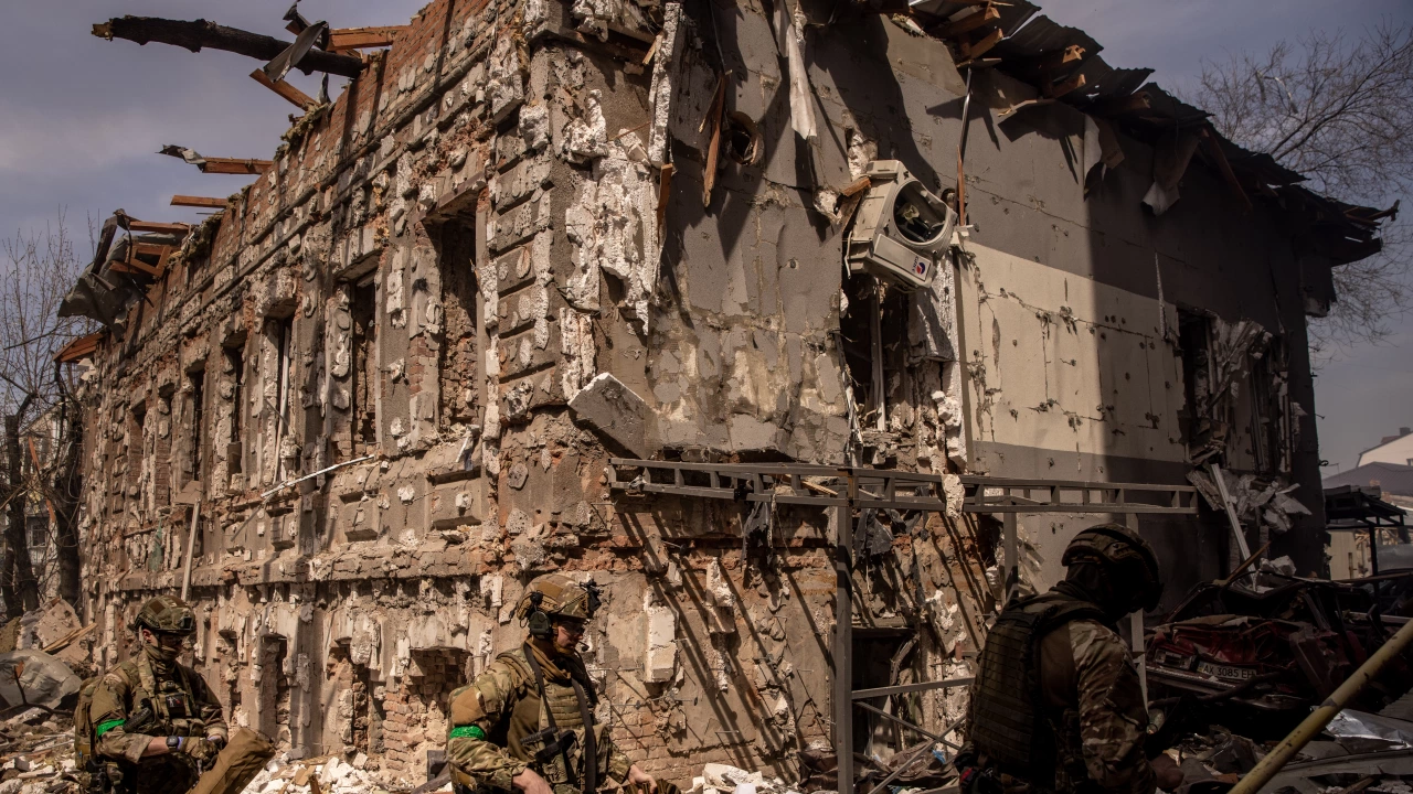 Войната в Украйна продължава 63 ти ден  Делегация начело с