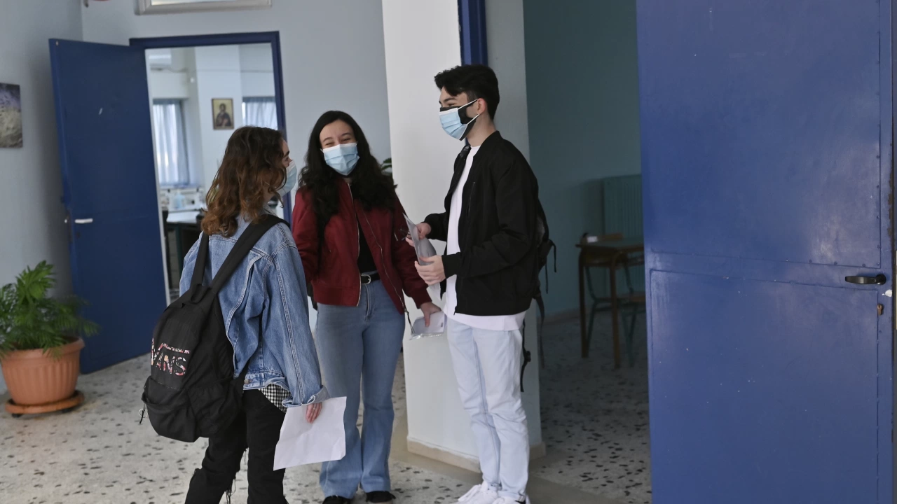 Рязко увеличение на случаите на КОВИД 19 се регистрира в Гърция