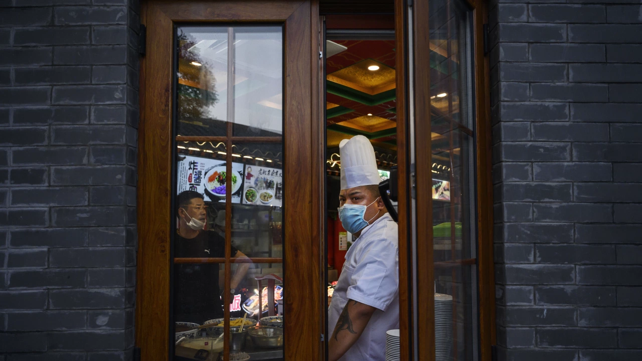 На ресторантите в китайската столица беше наредено да спрат да