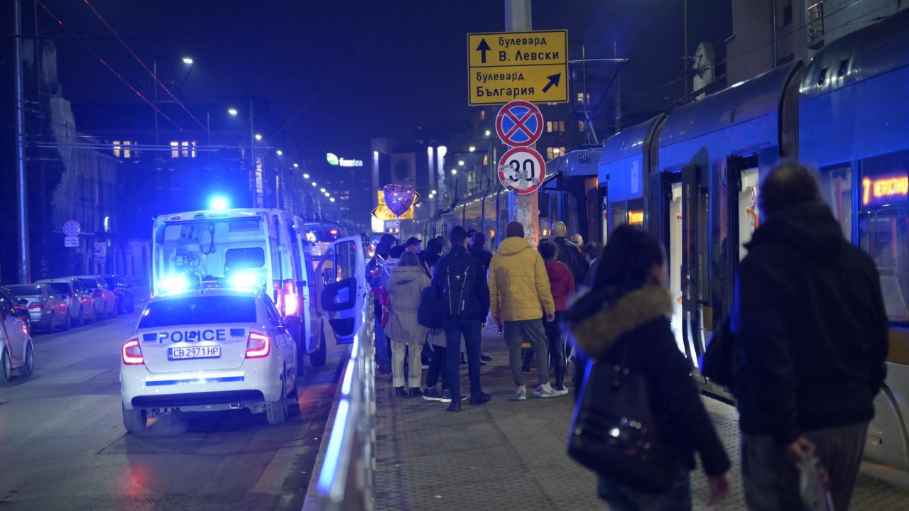 Велосипедист е с опасност за живота след инцидент с трамвай в София