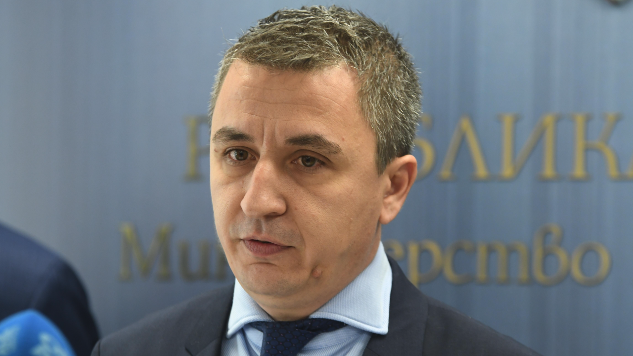 Министър Николов: Със сигурност ще поискаме отсрочка от ЕК за ембаргото за руски нефт