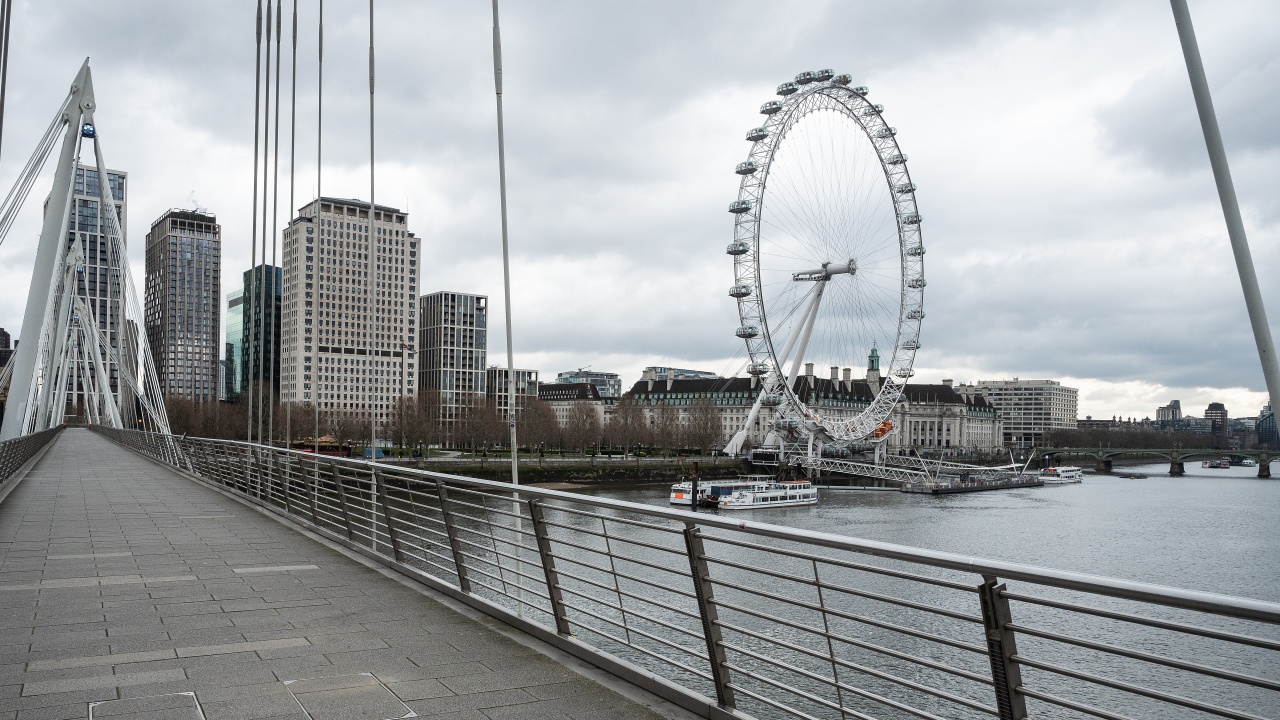 Лондон затяга хватката около големите технологични компании