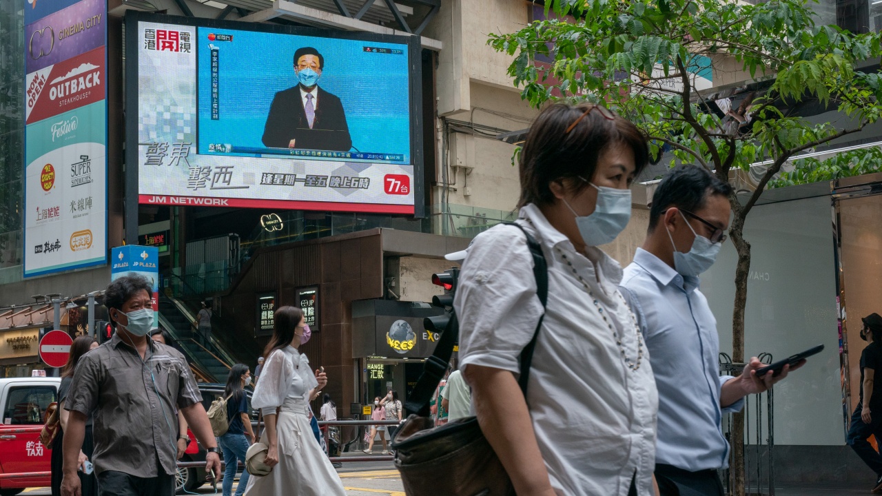Избирателна колегия в Хонконг гласува днес в избори, като единственият