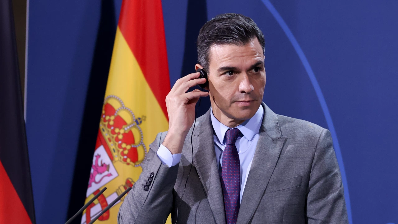 Мобилните телефони на испанския премиер Педро Санчес и на министърът