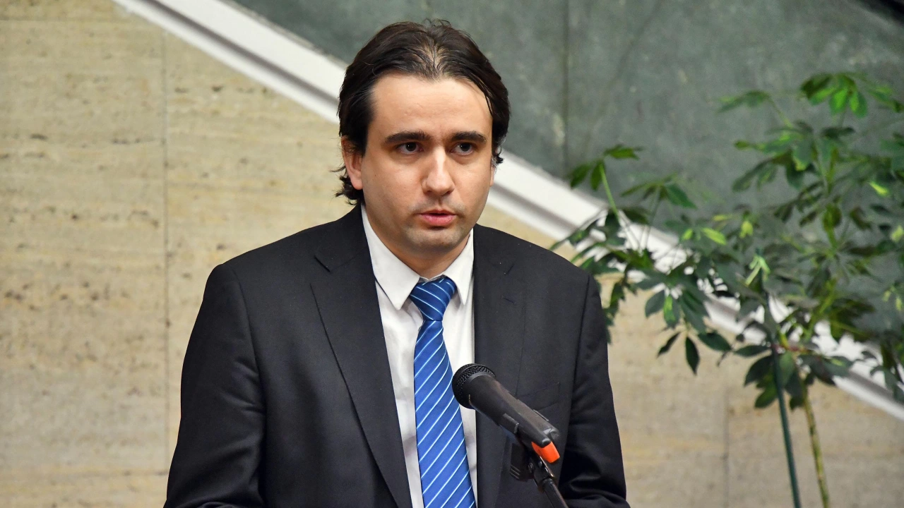 Министърът на електронното управление Божидар Божанов свиква утре 5 май
