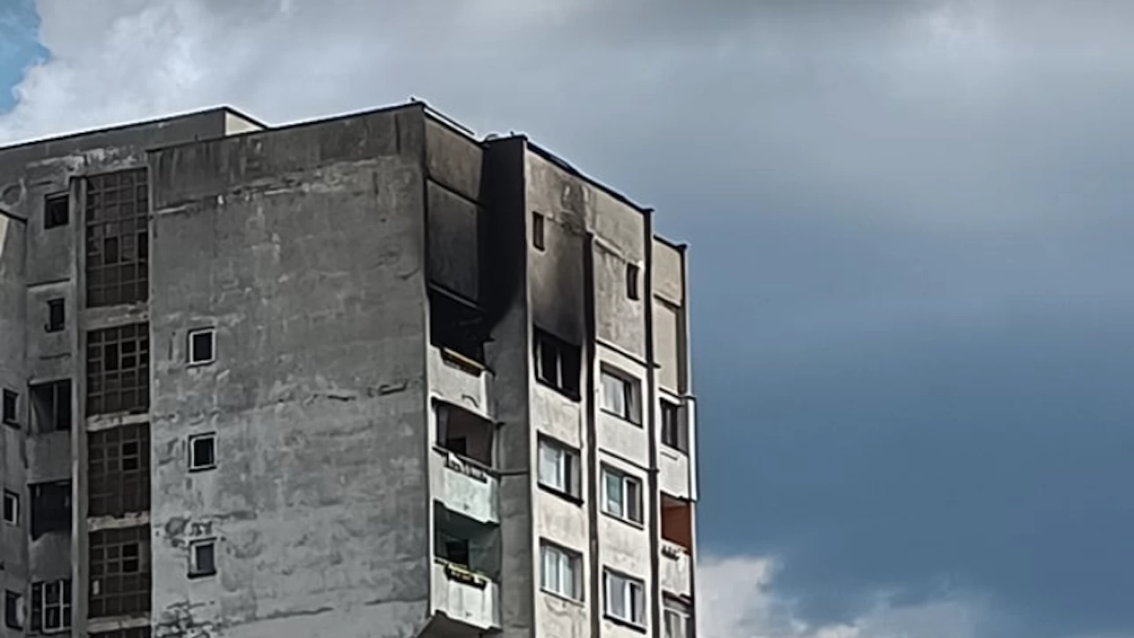 Пожар е пламнал в блок в столичния квартал Левски В