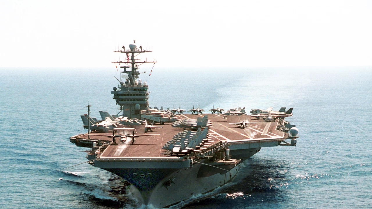 Повече от 200 моряци са напуснали самолетоносача USS George Washington