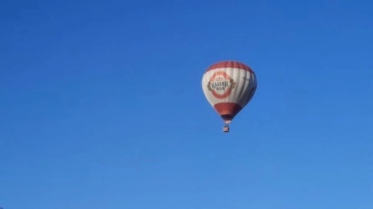 Постоянни нерегламентирани полети с топловъздушни балони тероризират живеещите в районите