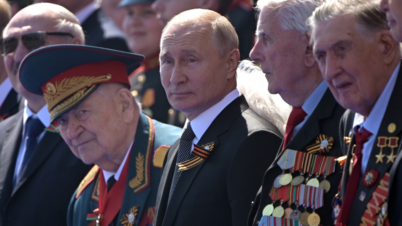 Бивш американски посланик в Русия: В Деня на победата Путин губи своята война в Украйна