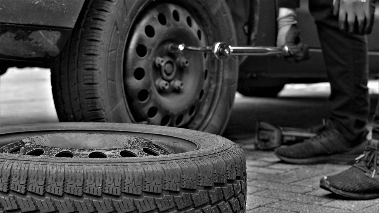 Нарязаха гумите на десетки коли в Ямбол