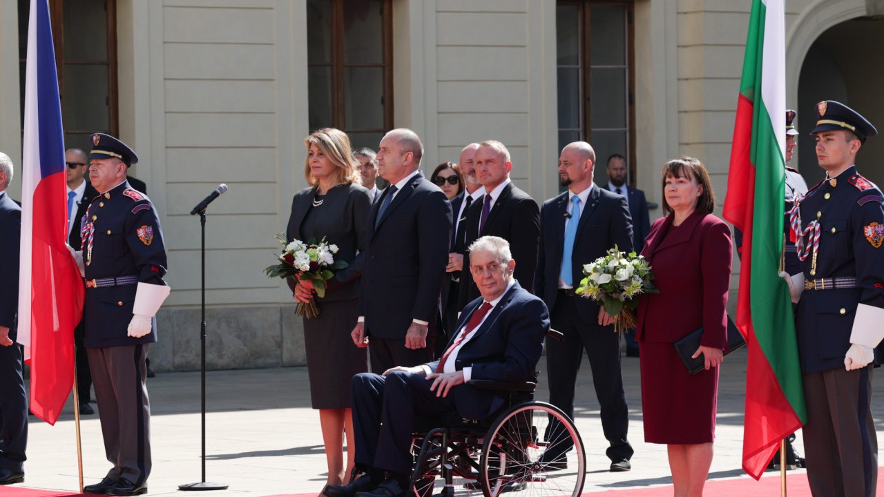 Чешкият президент Милош Земан посочи, че Чехия напълно подкрепя влизането