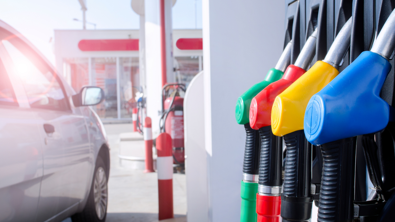Колко ще струват горивата при премахване на акциза или ДДС