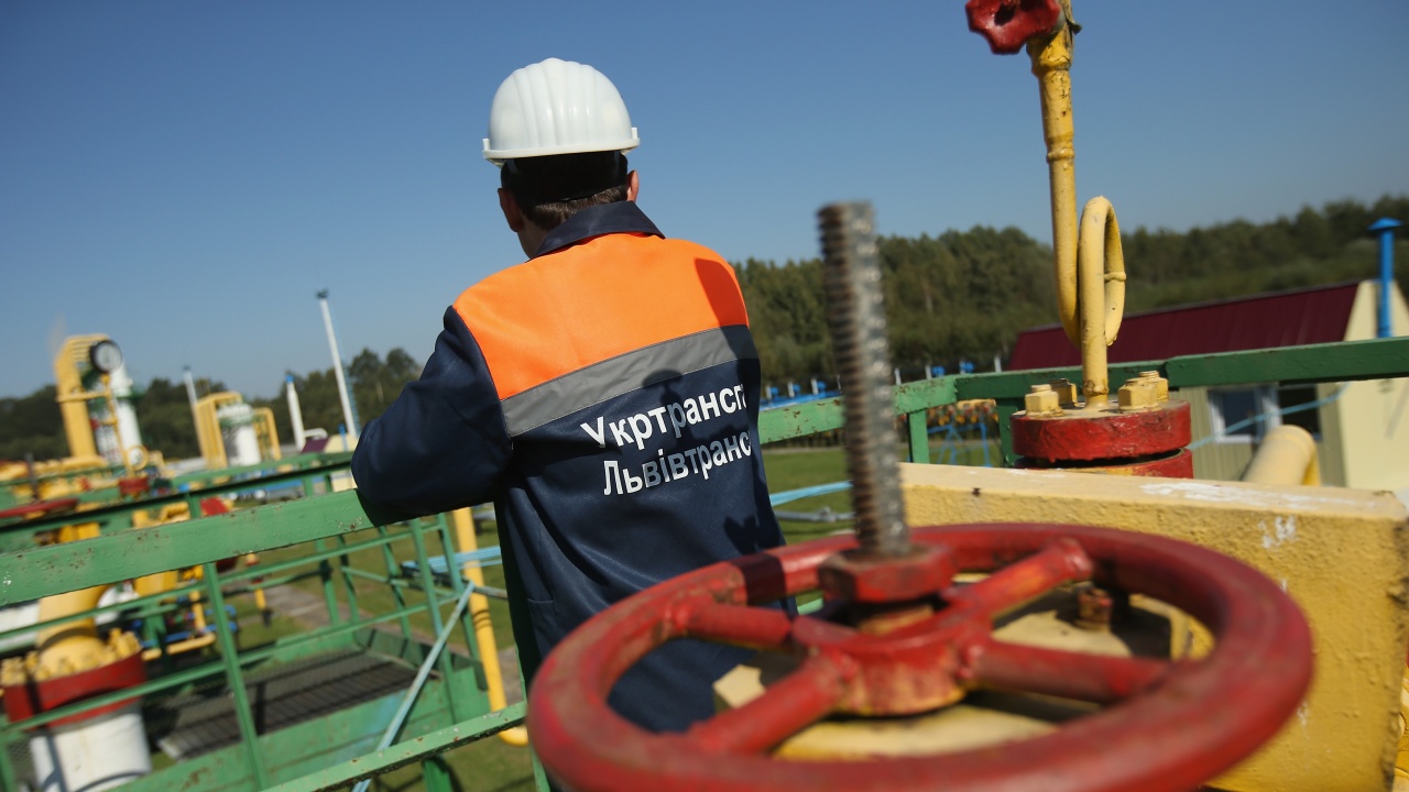 Транзитът на руски газ през Украйна може да спадне с още една четвърт