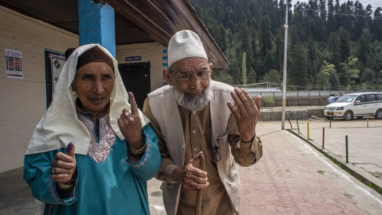 Индийска двойка съди сина си, искали внуче