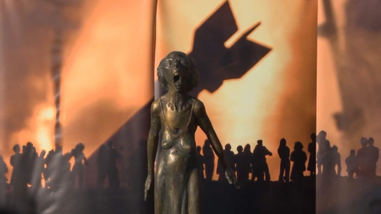 Прибраха скулптурата "Викът на украинската майка",  за да не бъде повредена