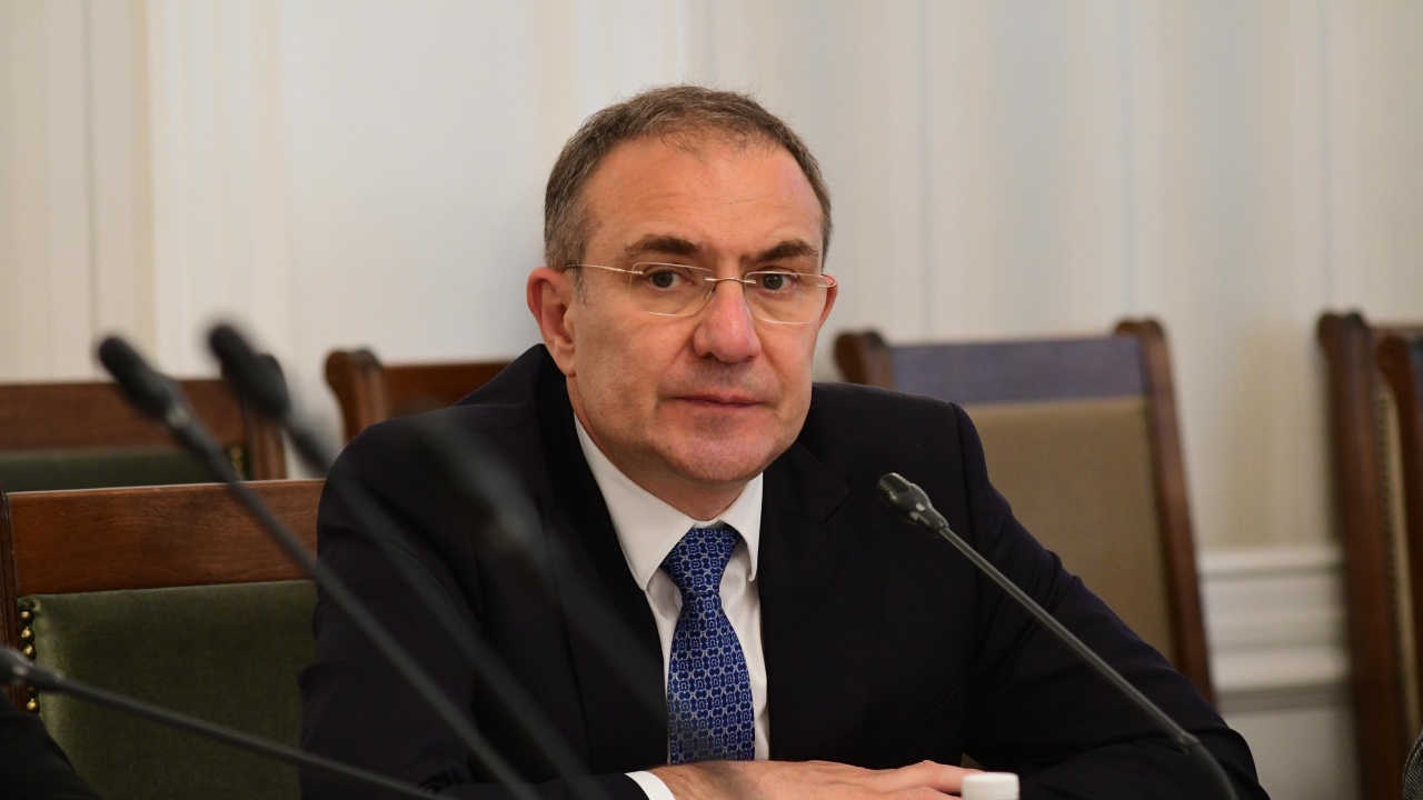 Борислав Гуцанов успокои: Няма притеснения за доставките на големите хранителни вериги