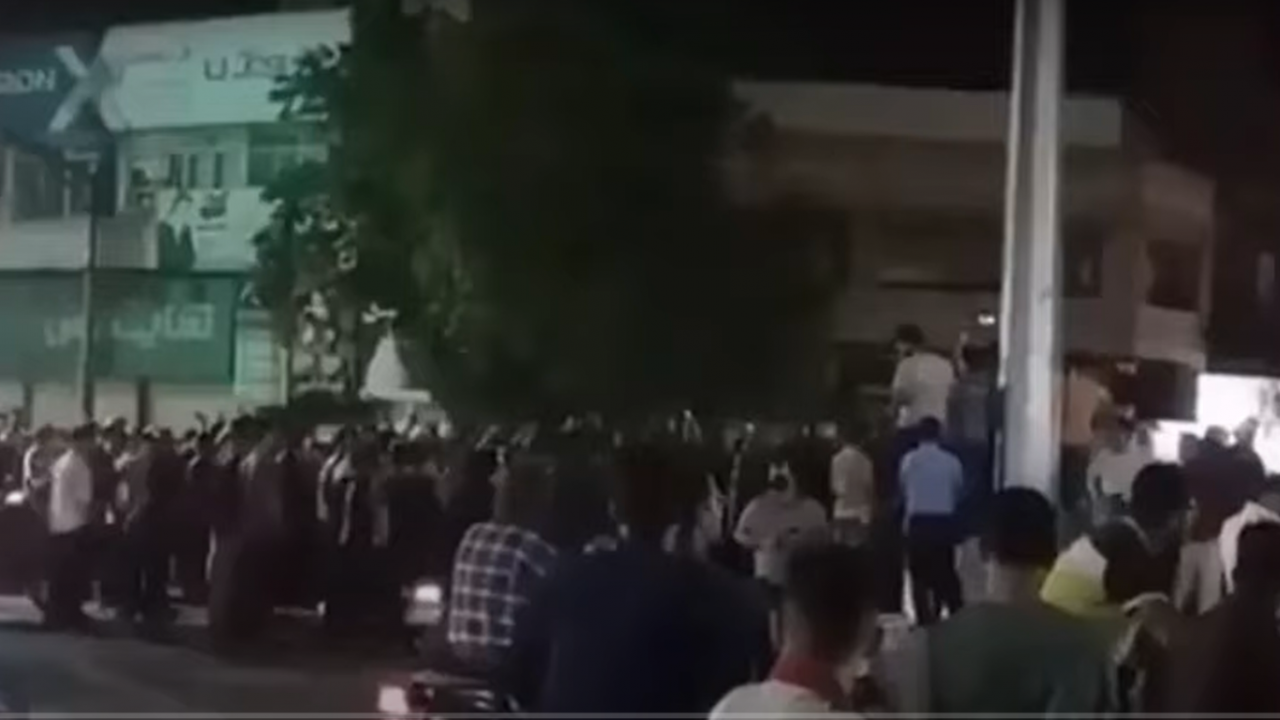Човек е убит при при протестите в Иран срещу скока в цените на храните