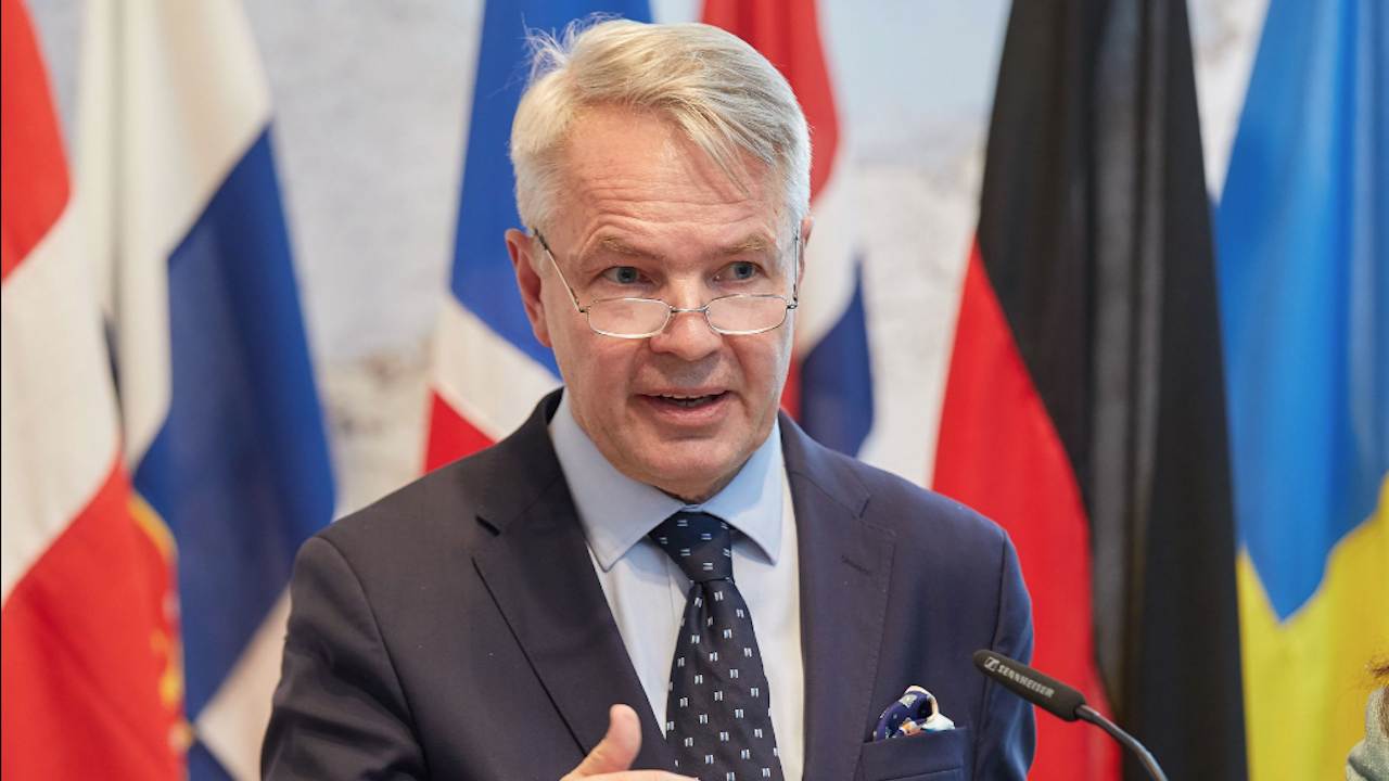 Финландия може да подаде заявление за членство в НАТО на 18 май, каза външният ѝ министър
