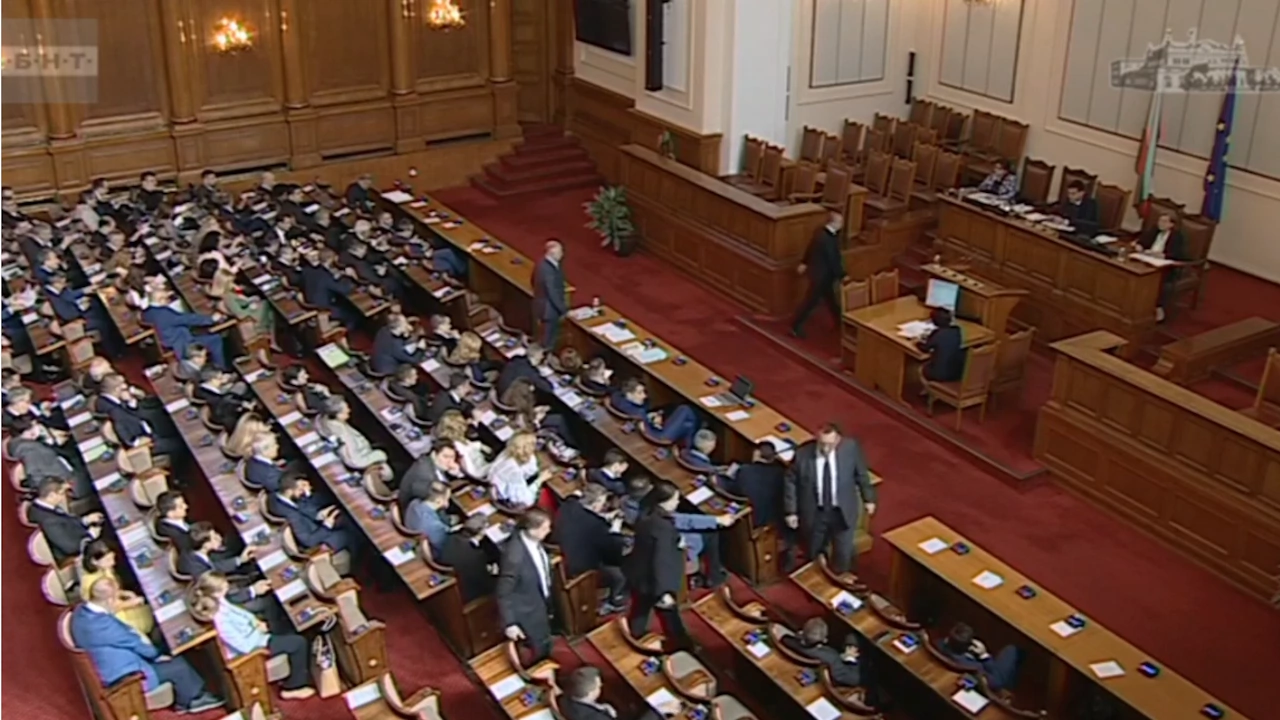Депутатите обсъждат на първо гласуване промени в Закона за данък