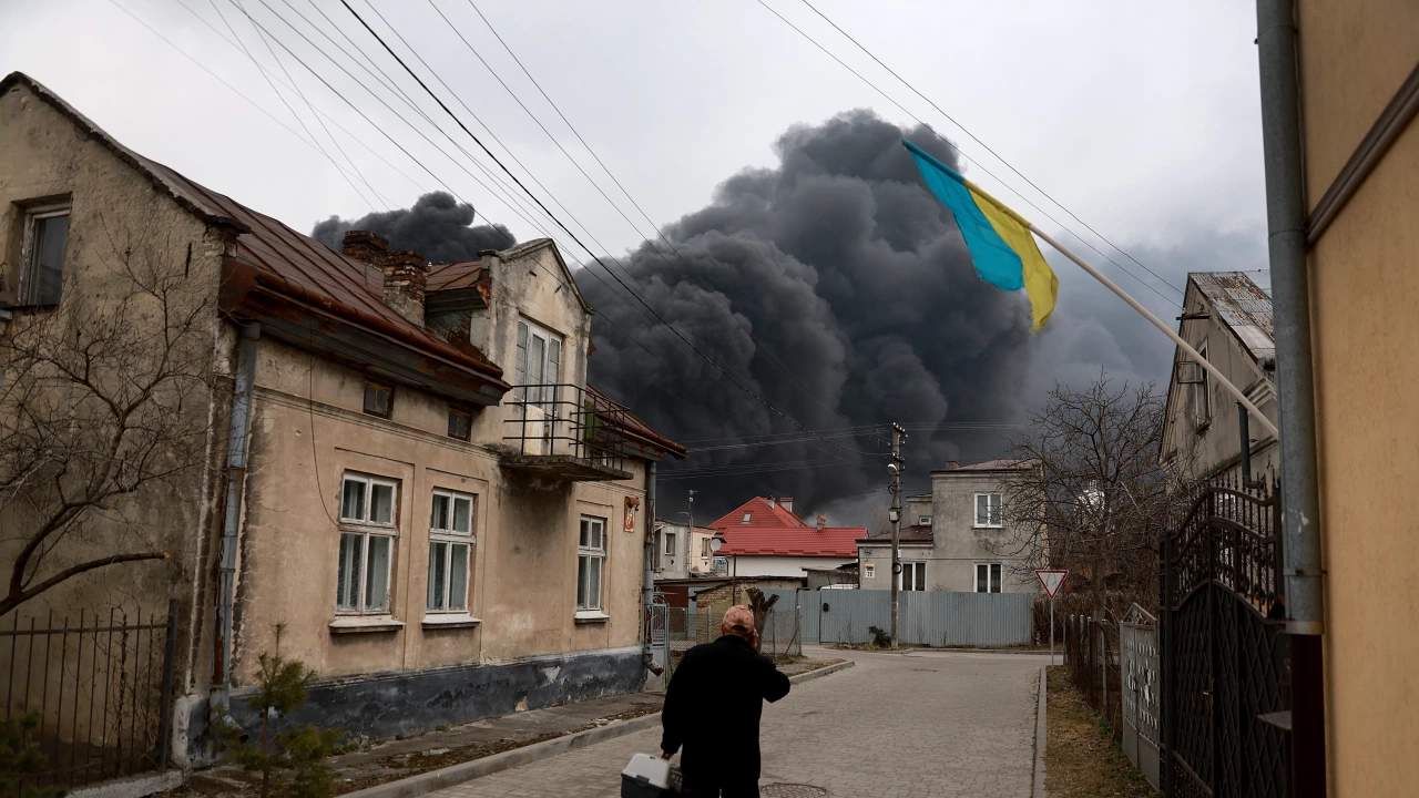 Руски въздушен удар срещу град Новгород  Северский в Североизточна Украйна отне живота