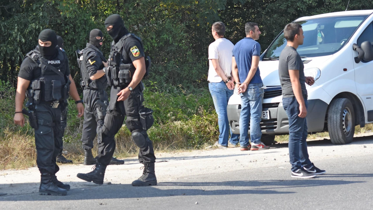 Задържаха група за рекет и изнудване в Бургас Престъпната групата е