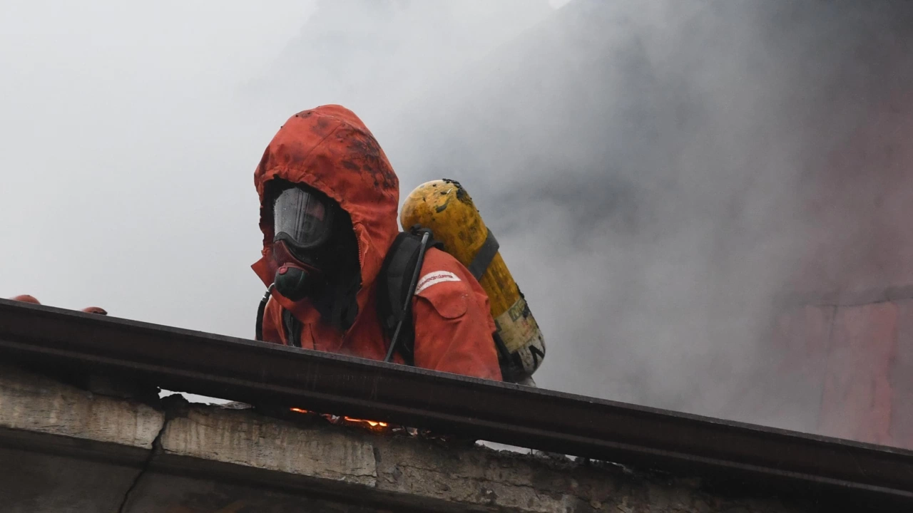 Пожар гори в мола на Цариградско шосе в София Има пушек