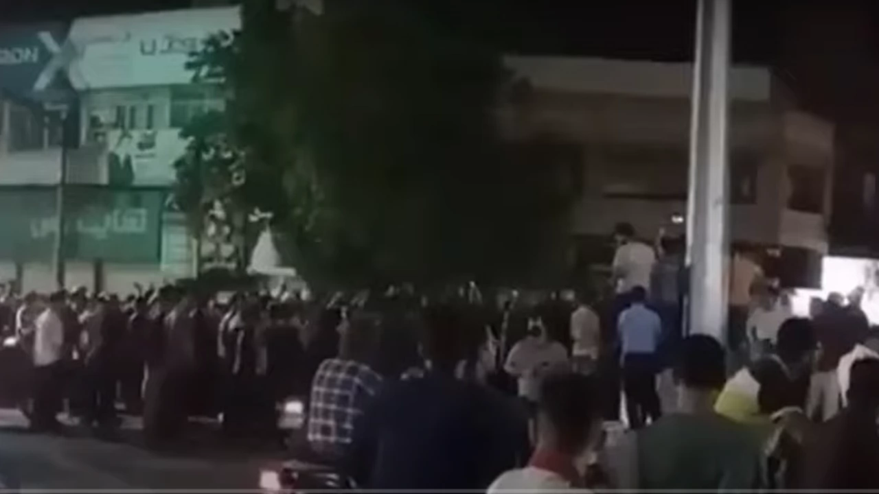 Ирански депутат заяви че един човек е бил убит в