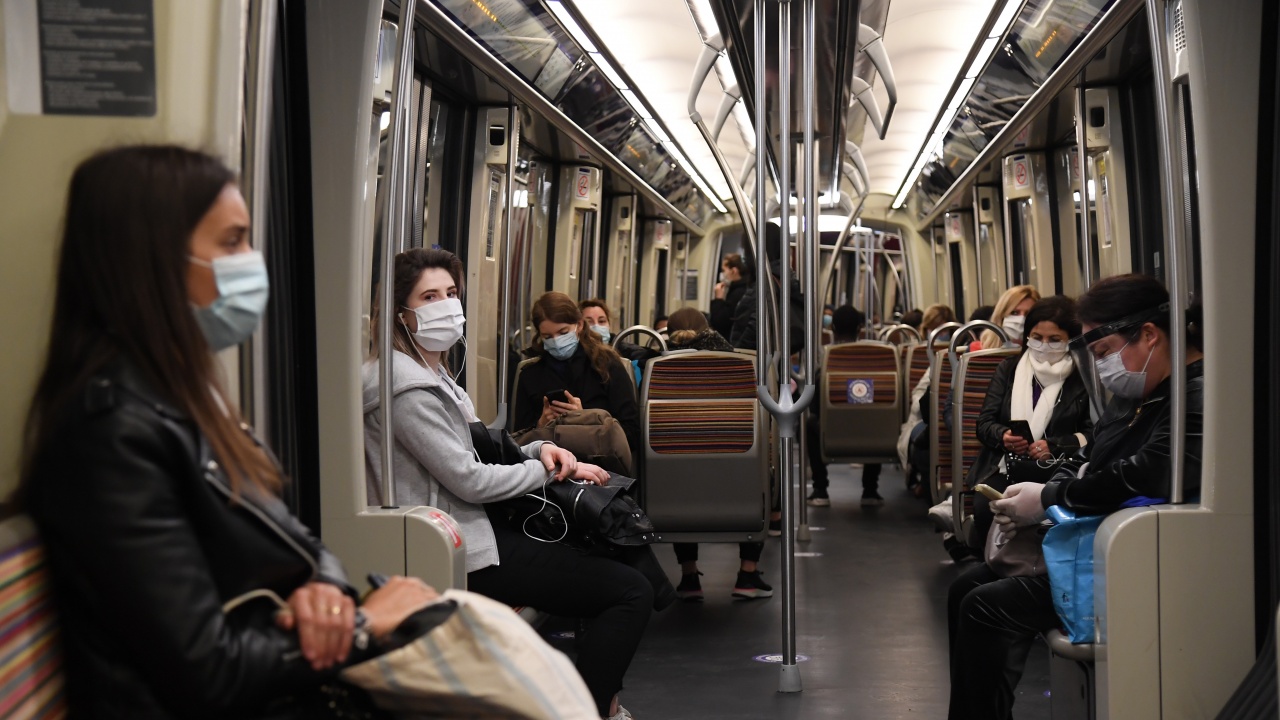 Франция отмени маските в обществения транспорт
