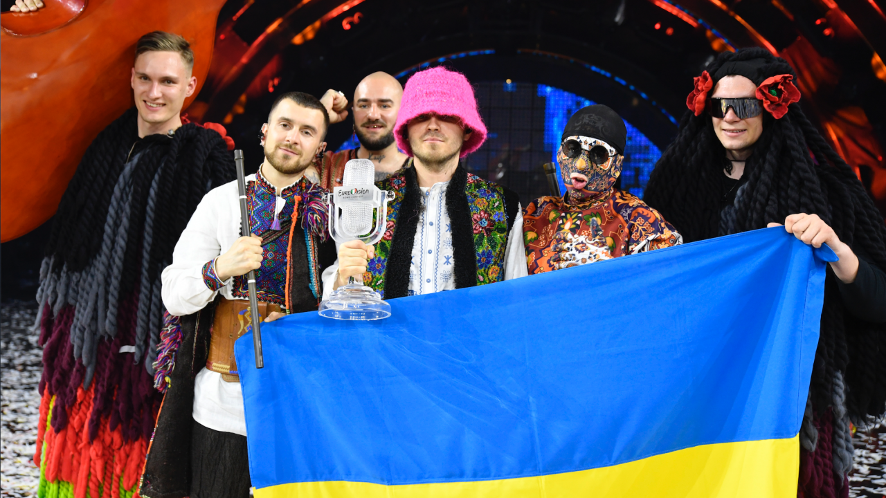 Фронтменът на "Оркестър Калуш", които спечелиха Евровизия, се прибра в Украйна, за да помага във войната срещу Русия