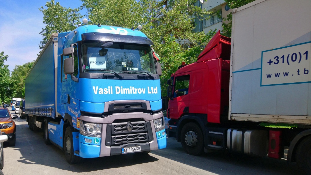 Камиони се събират на бул. "Асеновградско шосе" при входа за Пловдив