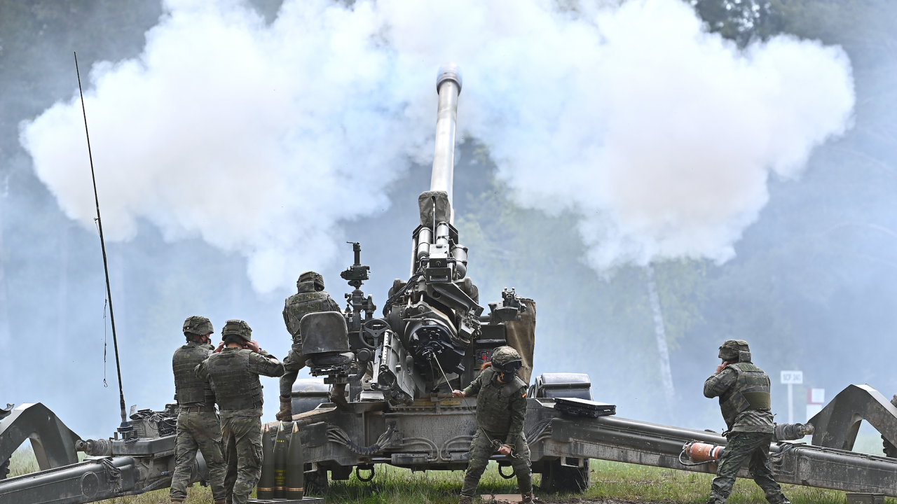 Украинската армия обстрелва руски цели с чисто нови гаубици М777,