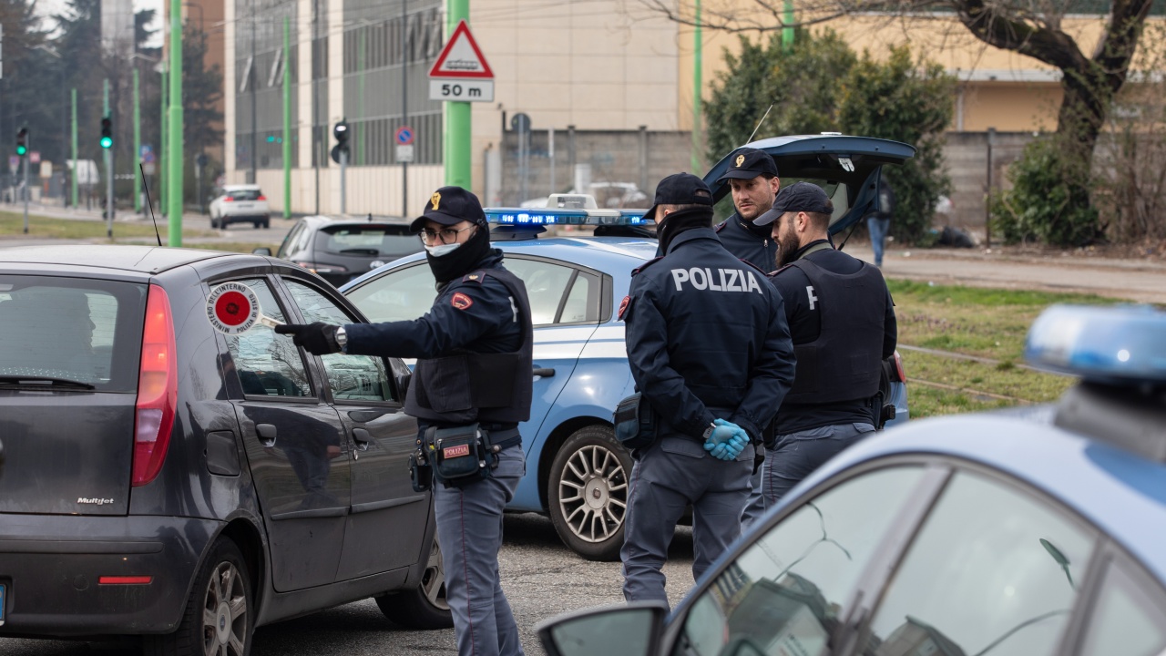 Едно дете загина, други бяха ранени, след като кола се вряза в ясла в Италия