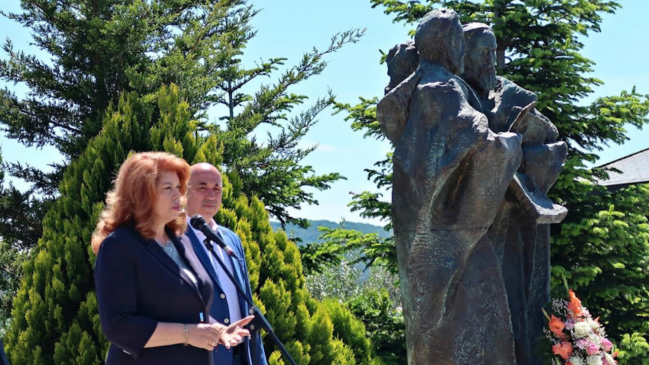 Вицепрезидентът откри паметник на Светите братя Кирил и Методий в Созопол