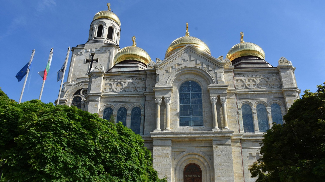Литургия за края на ремонта на Катедралния храм във Варна