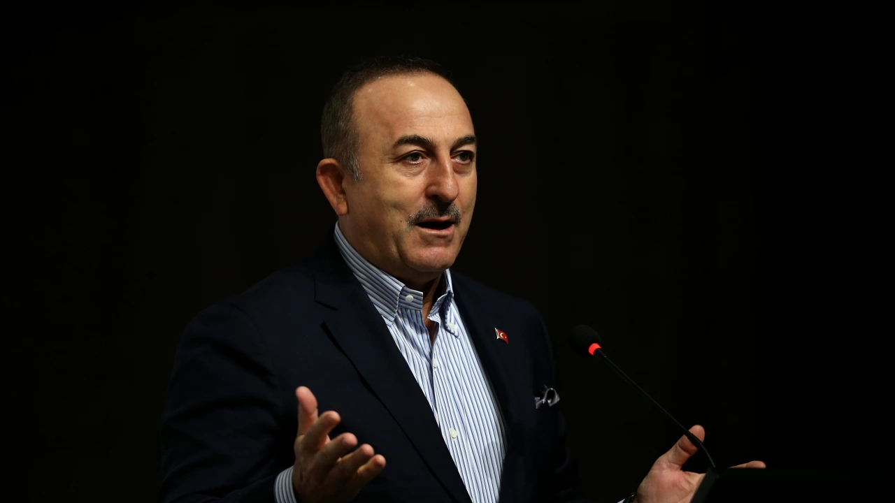 Турският външен министър Мевлют Чавушоглу е на официално посещение в